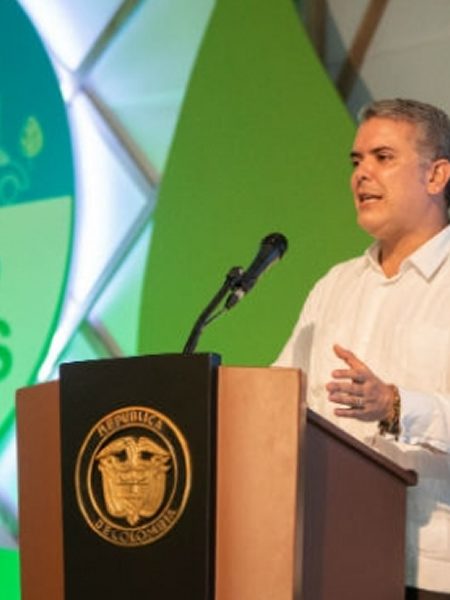 vehiculos-a-gas-natural-y-electricos-podria-tener-similares-beneficios-de-ley-dice-presidente-duque-en-congreso-naturgas-2019 Naturgas