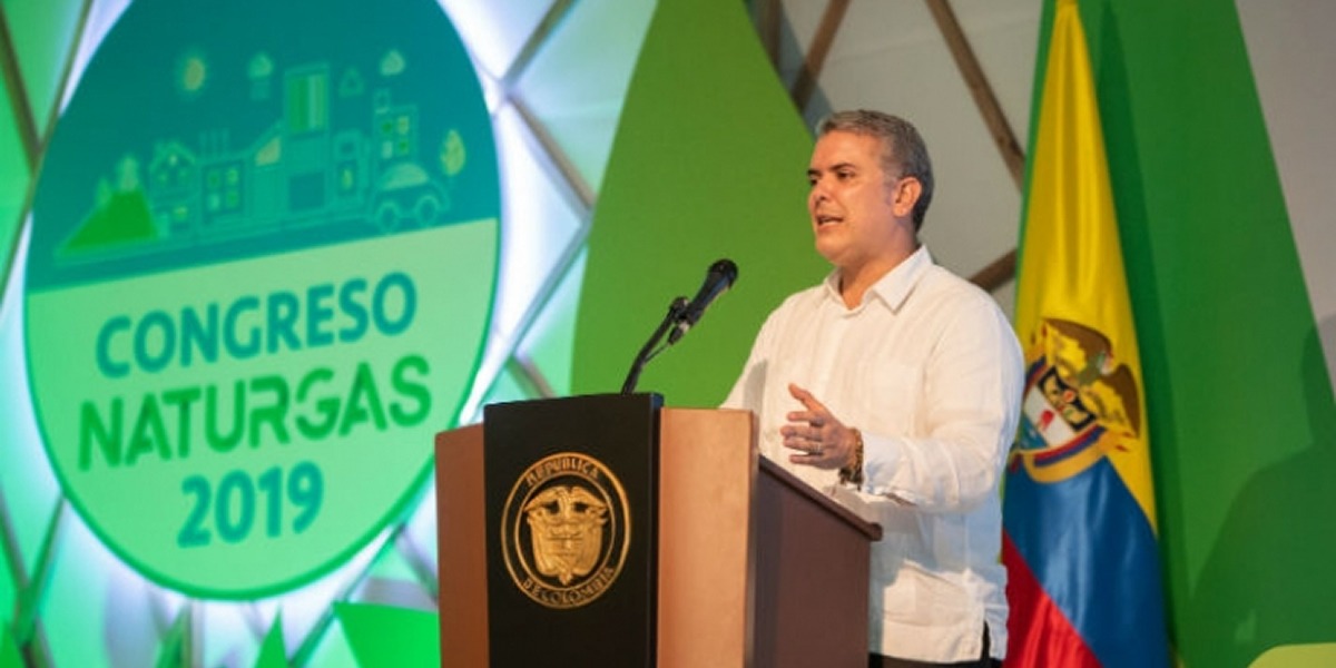 vehiculos-a-gas-natural-y-electricos-podria-tener-similares-beneficios-de-ley-dice-presidente-duque-en-congreso-naturgas-2019 Naturgas