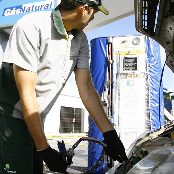 Gas natural vehicular; ahorro, potencia y descarbonización Gas natural vehicular; ahorro, potencia y descarbonización