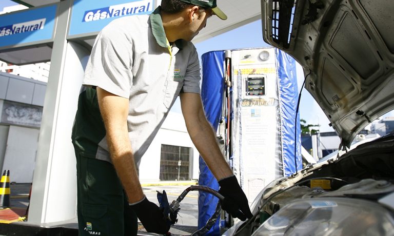 Gas natural vehicular; ahorro, potencia y descarbonización Gas natural vehicular; ahorro, potencia y descarbonización