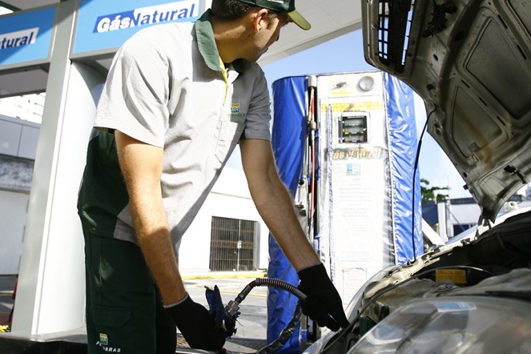 Gas natural vehicular; ahorro, potencia y descarbonización