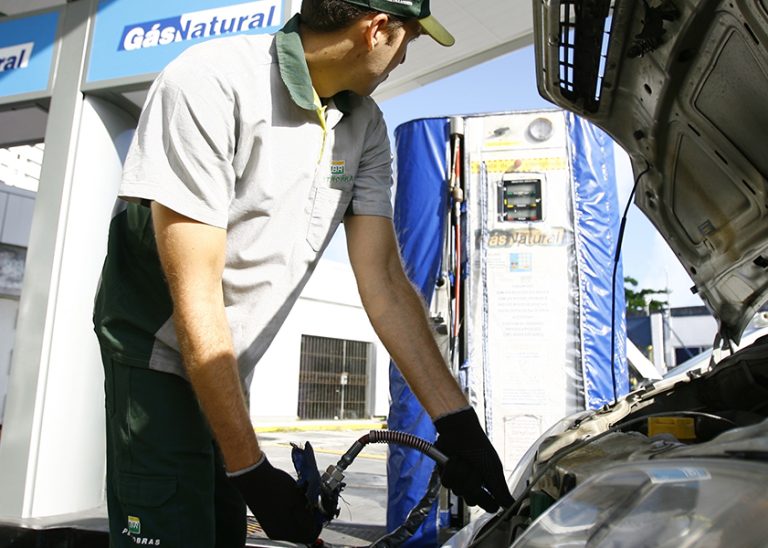 Gas natural vehicular; ahorro, potencia y descarbonización