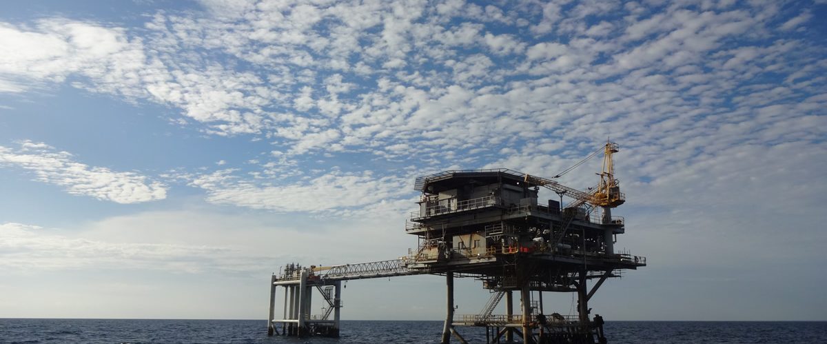 ¿Por qué es importante mantener la exploración de gas natural costa afuera en Colombia?