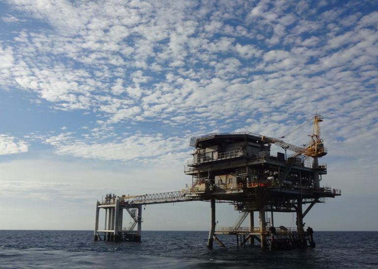 ¿Por qué es importante mantener la exploración de gas natural costa afuera en Colombia?