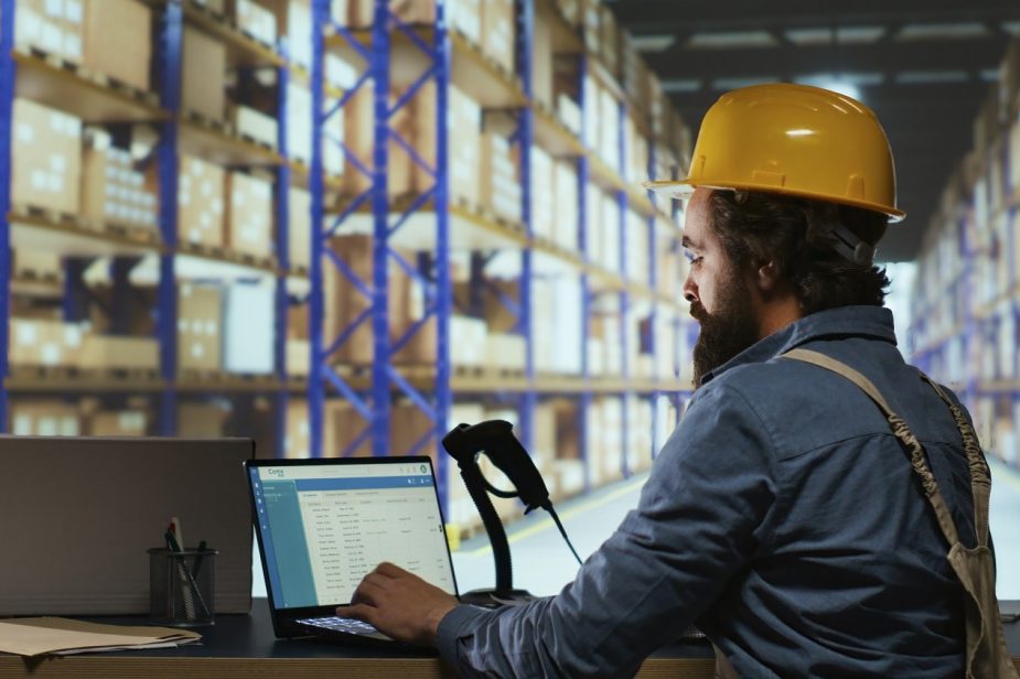 Export manager creating invoice with barcode scanner at pc Bolivia invertirá unos 363 millones de dólares en búsqueda y explotación de hidrocarburos