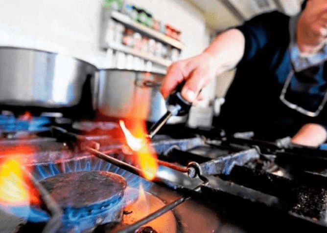 Aprueban subsidio del 70% para conexión e instalación de gas natural en hogares pobres