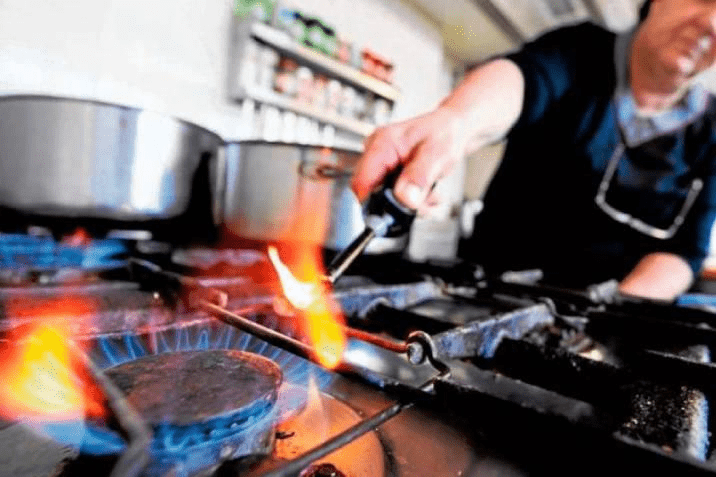 Aprueban subsidio del 70% para conexión e instalación de gas natural en hogares pobres