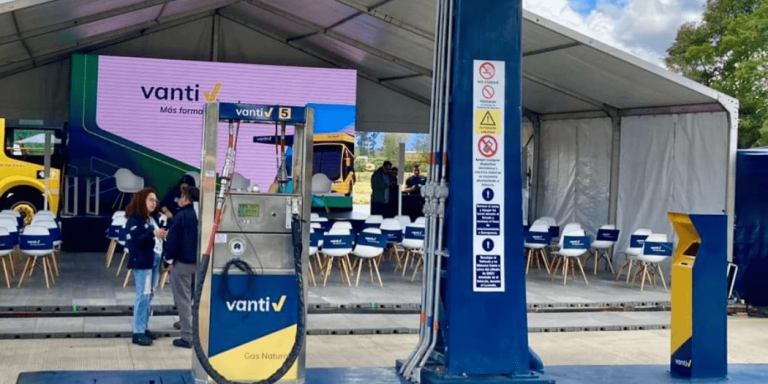 Inauguran estación de gas para buses del componente zonal de TransMilenio