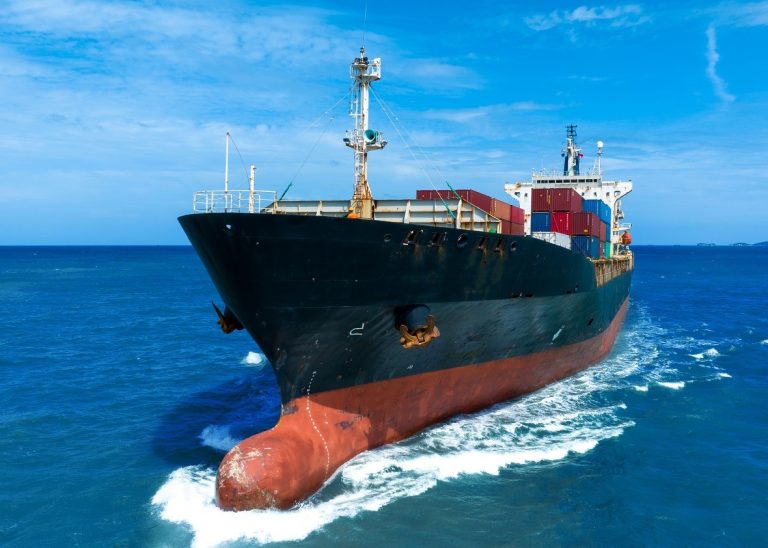 TotalEnergies firma dos contratos de suministro de gas por barco en India y Corea del Sur