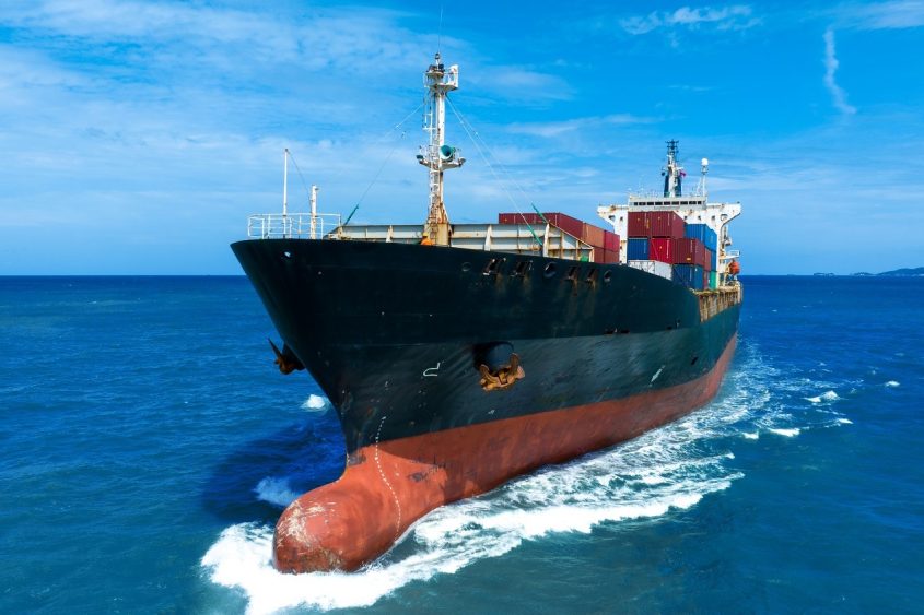 TotalEnergies firma dos contratos de suministro de gas por barco en India y Corea del Sur