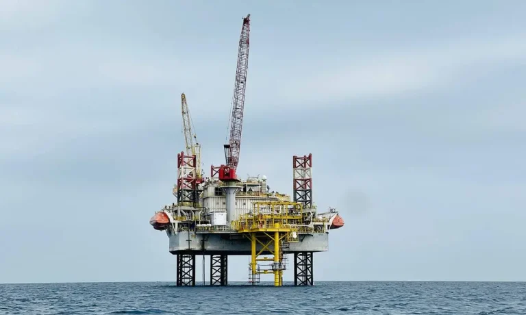 AA-20230223-30386665-30386659-OIL_AND_NATURAL_GAS_SEARCHING_OFFSHORE_THE_RED_SEA_IN_EGYPT