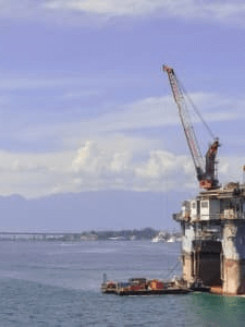 Kuwait anuncia un gran descubrimiento de petróleo y gas en alta mar.