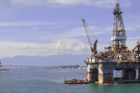 Kuwait anuncia un gran descubrimiento de petróleo y gas en alta mar. Kuwait anuncia un gran descubrimiento de petróleo y gas en alta mar.