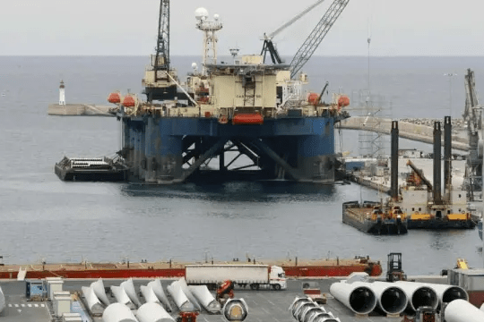 España reexportó a Francia, Marruecos o Italia la quinta parte del gas que compró a Argelia, EEUU o Rusia en 2023