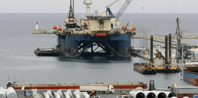 España reexportó a Francia, Marruecos o Italia la quinta parte del gas que compró a Argelia, EEUU o Rusia en 2023