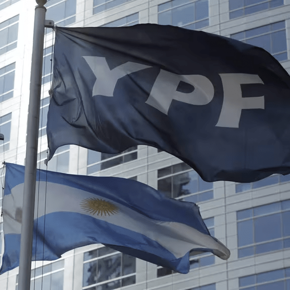 Con la planta de GNL confirmada en Río Negro, YPF sale a buscar compradores de gas y financiamiento internacional para su mega proyecto Con la planta de GNL confirmada en Río Negro, YPF sale a buscar compradores de gas y financiamiento internacional para su mega proyecto
