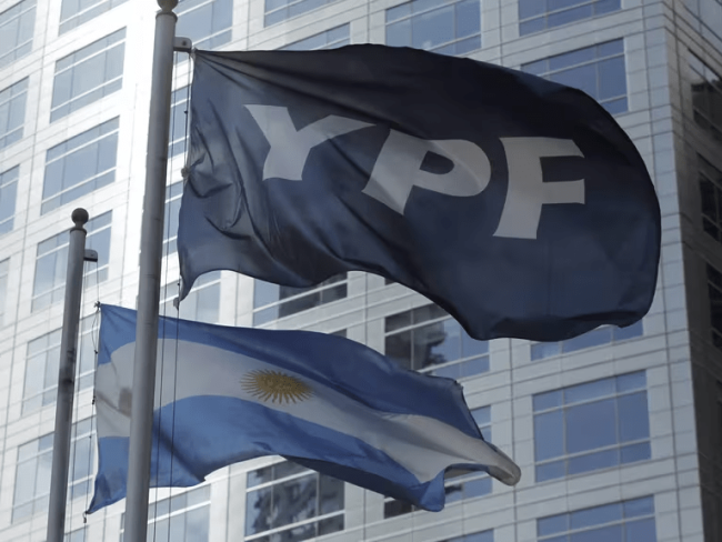 Con la planta de GNL confirmada en Río Negro, YPF sale a buscar compradores de gas y financiamiento internacional para su mega proyecto Con la planta de GNL confirmada en Río Negro, YPF sale a buscar compradores de gas y financiamiento internacional para su mega proyecto
