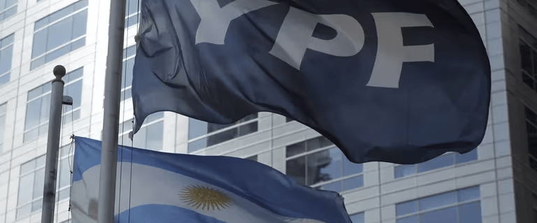 Con la planta de GNL confirmada en Río Negro, YPF sale a buscar compradores de gas y financiamiento internacional para su mega proyecto