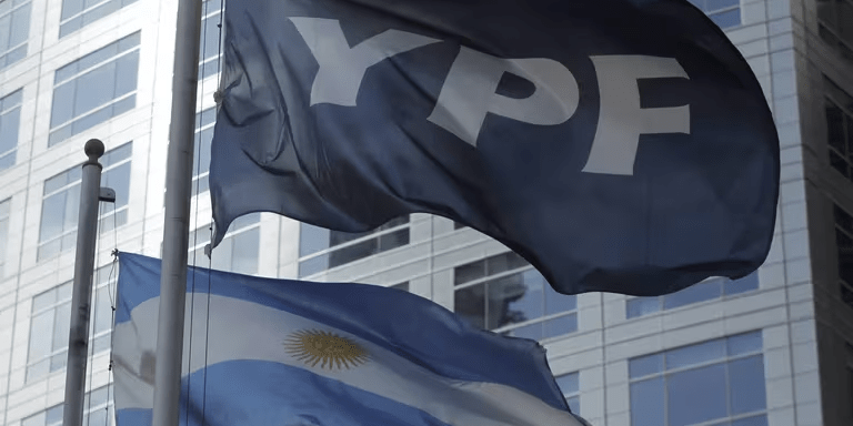 Con la planta de GNL confirmada en Río Negro, YPF sale a buscar compradores de gas y financiamiento internacional para su mega proyecto Con la planta de GNL confirmada en Río Negro, YPF sale a buscar compradores de gas y financiamiento internacional para su mega proyecto