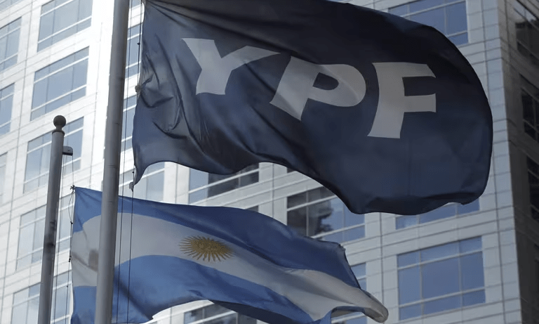 Con la planta de GNL confirmada en Río Negro, YPF sale a buscar compradores de gas y financiamiento internacional para su mega proyecto Con la planta de GNL confirmada en Río Negro, YPF sale a buscar compradores de gas y financiamiento internacional para su mega proyecto