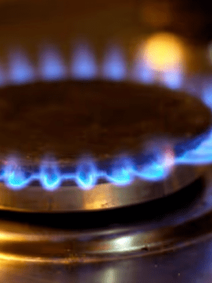 El gas natural podría subir de precio si el gobierno no actúa pronto, según Naturgas