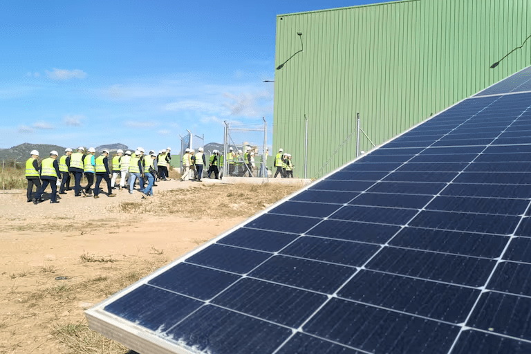 La planta de hidrógeno verde de Lloseta inicia su actividad con energía solar y una capacidad de producción de 300 toneladas anuales