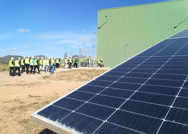 La planta de hidrógeno verde de Lloseta inicia su actividad con energía solar y una capacidad de producción de 300 toneladas anuales