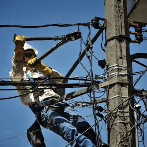 imagen_2025-01-31_112645281 Postes de luz