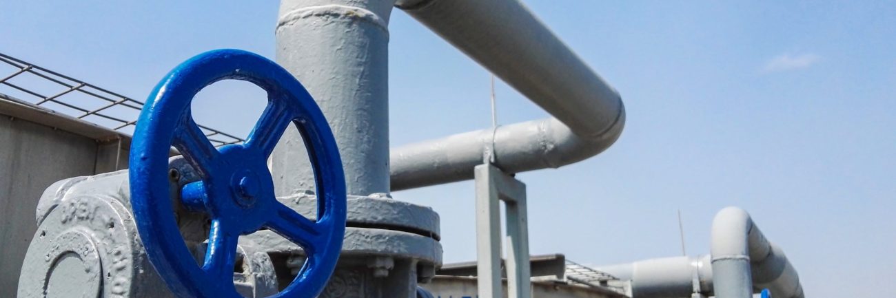 The large central air conditioning cooling machine tube and valve