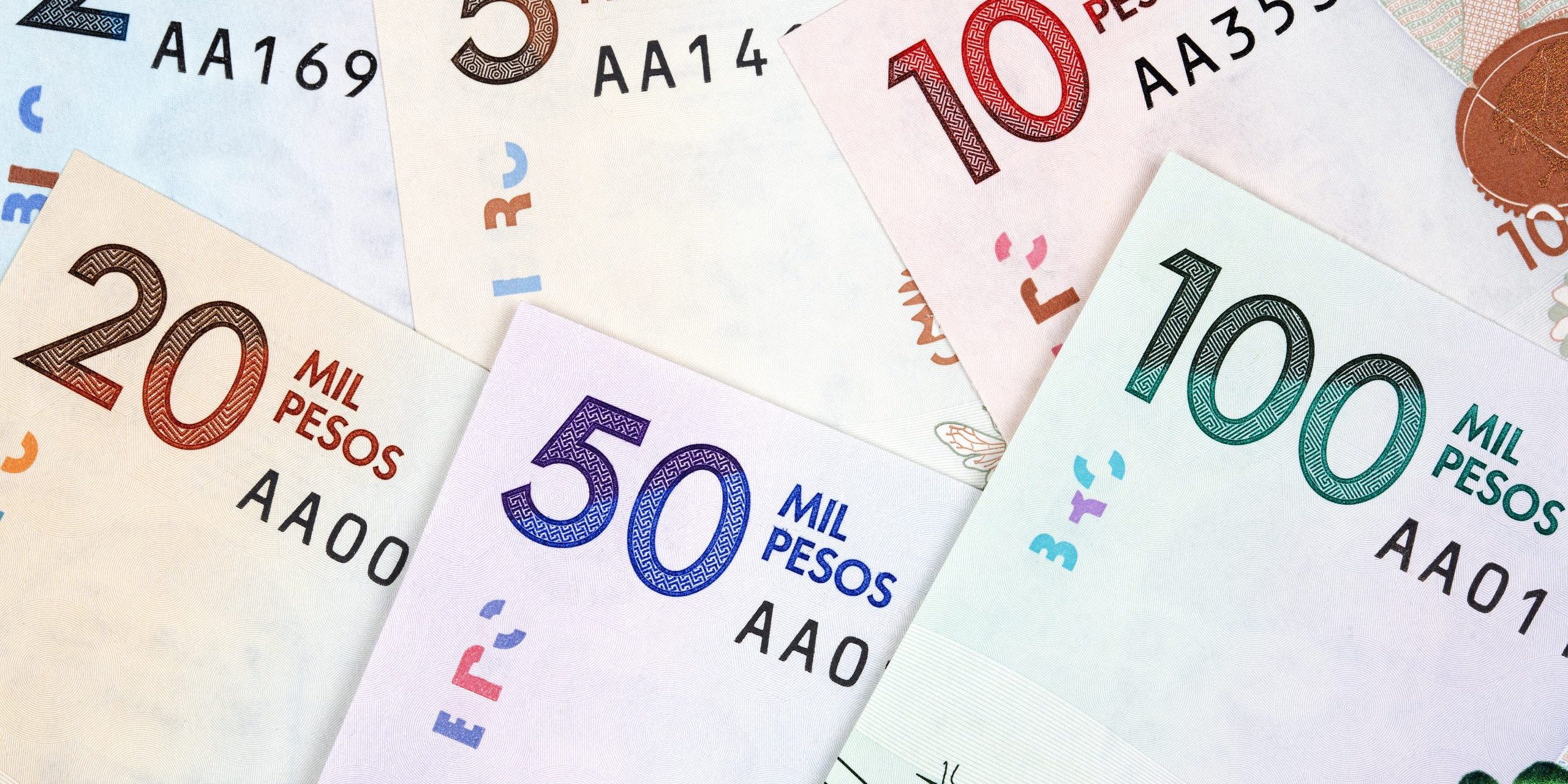 dinero-colombiano-peso-una-superficie-de-negocios