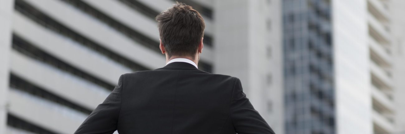 retrato-hombre-vestido-con-traje