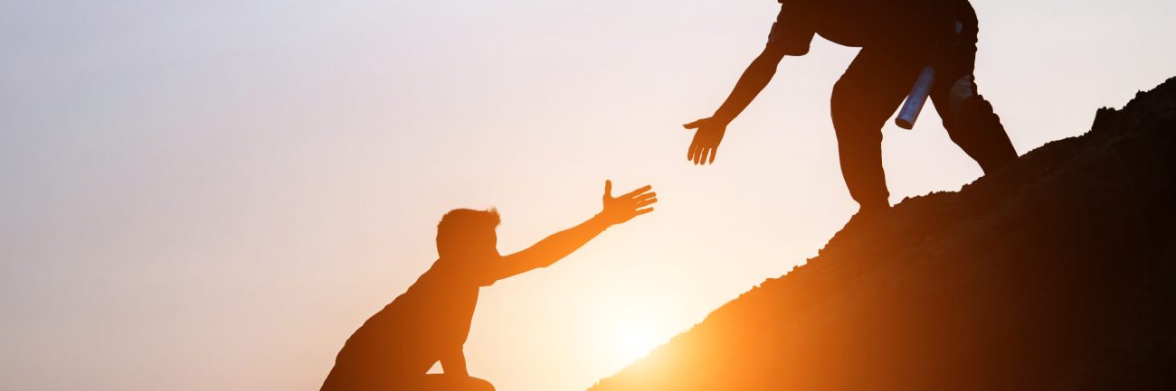 Tourists go up the hill in the sunrise. Legado