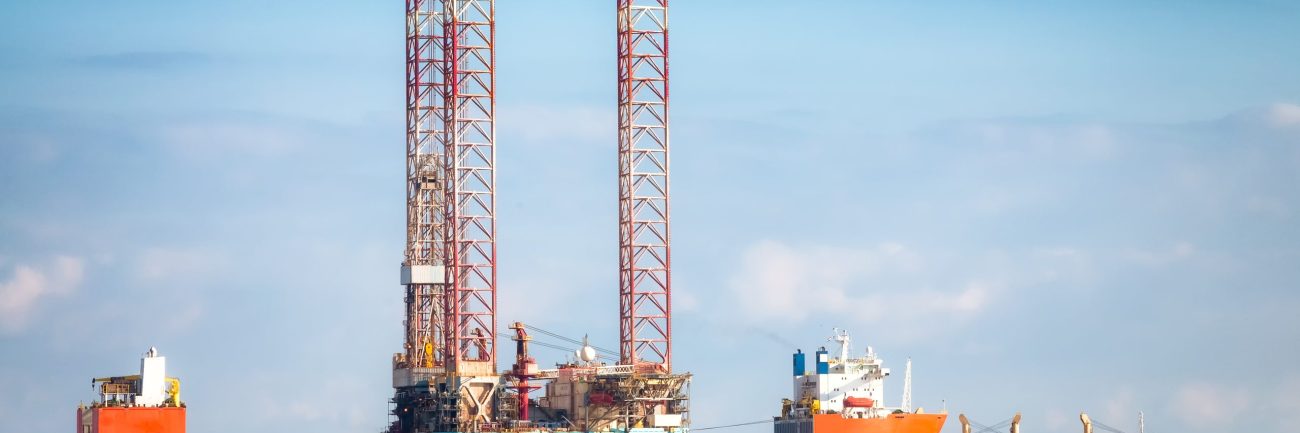 Semi-submersible oil rig vessel