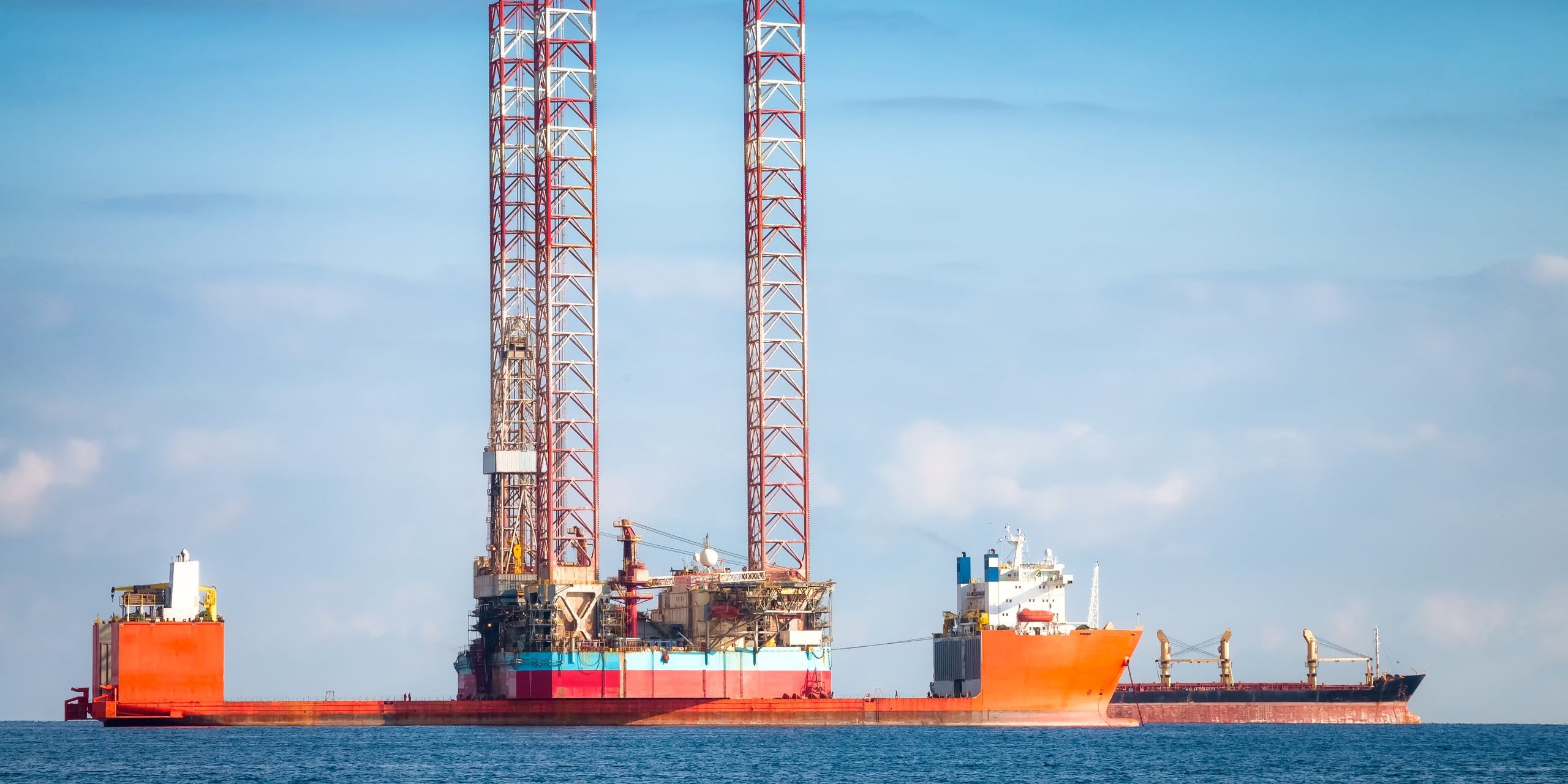 Semi-submersible oil rig vessel