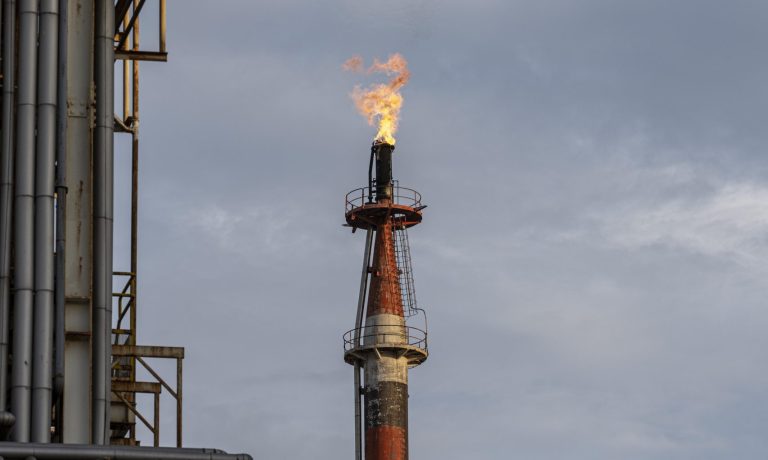 contaminacion-ambiental-y-exterior-de-la-industria-la-luz-del-dia