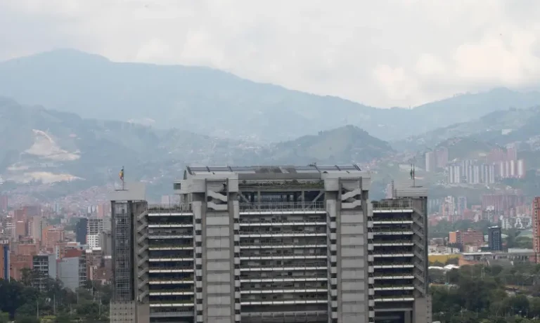 contaminacion-en-medellin-y-el-valle-de-aburra-eg-32_49163442_20251104155007