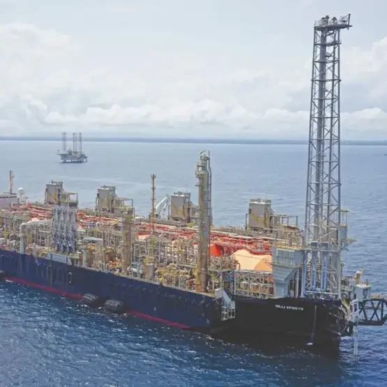 buque-de-gnl-de-pae-y-golar-1882326