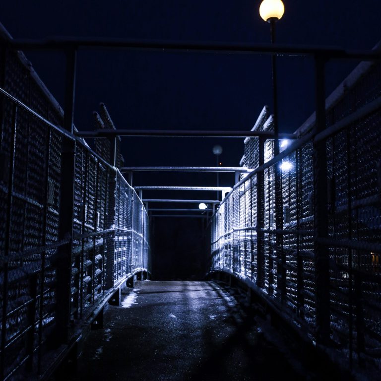 tunel-iluminado-vacio