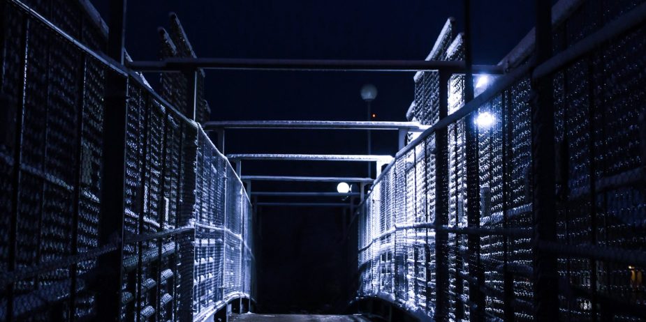 tunel-iluminado-vacio