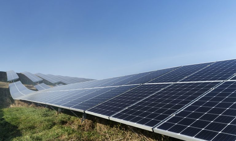 beautiful-alternative-energy-plant-with-solar-panels